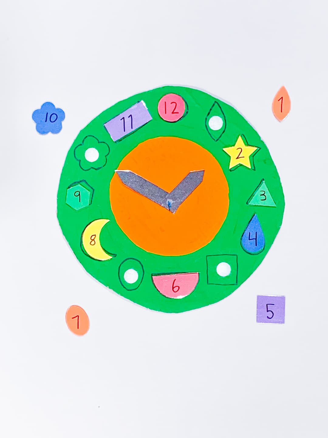 Shape Clock - DIY - Playgarden Online